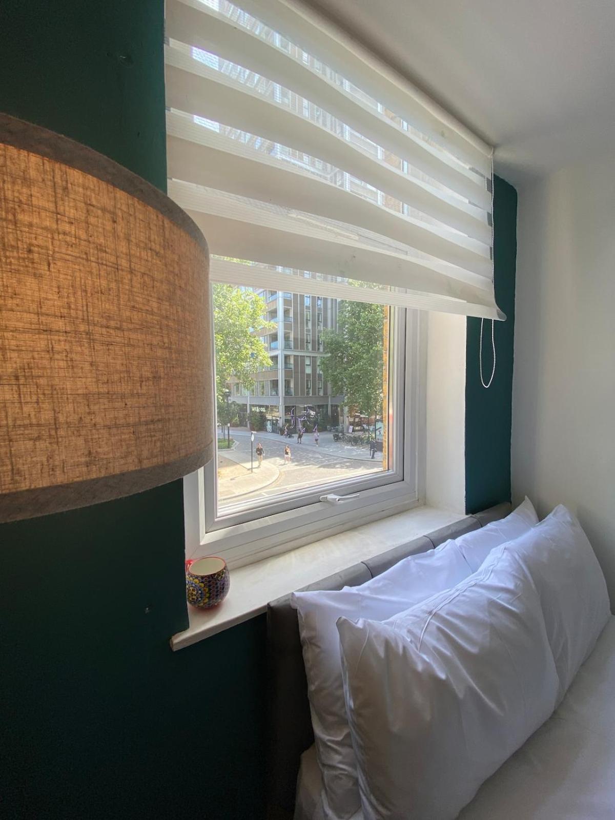 Modern Flat In * Londra